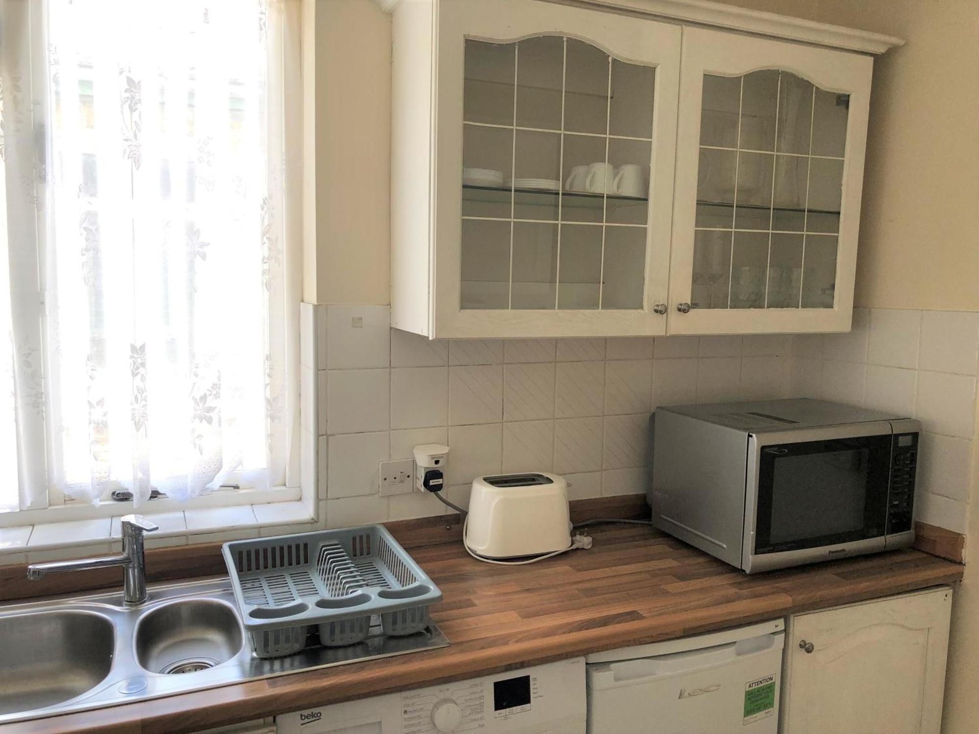 Spacious West London 2 Bedroom Apartment 외부 사진