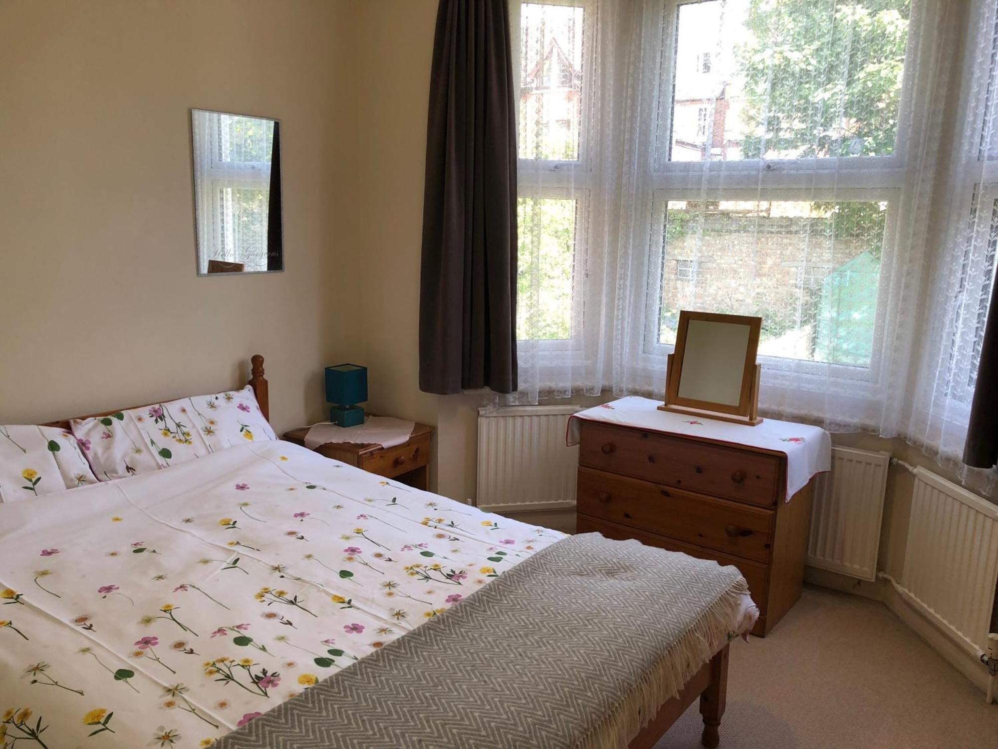 Spacious West London 2 Bedroom Apartment 외부 사진